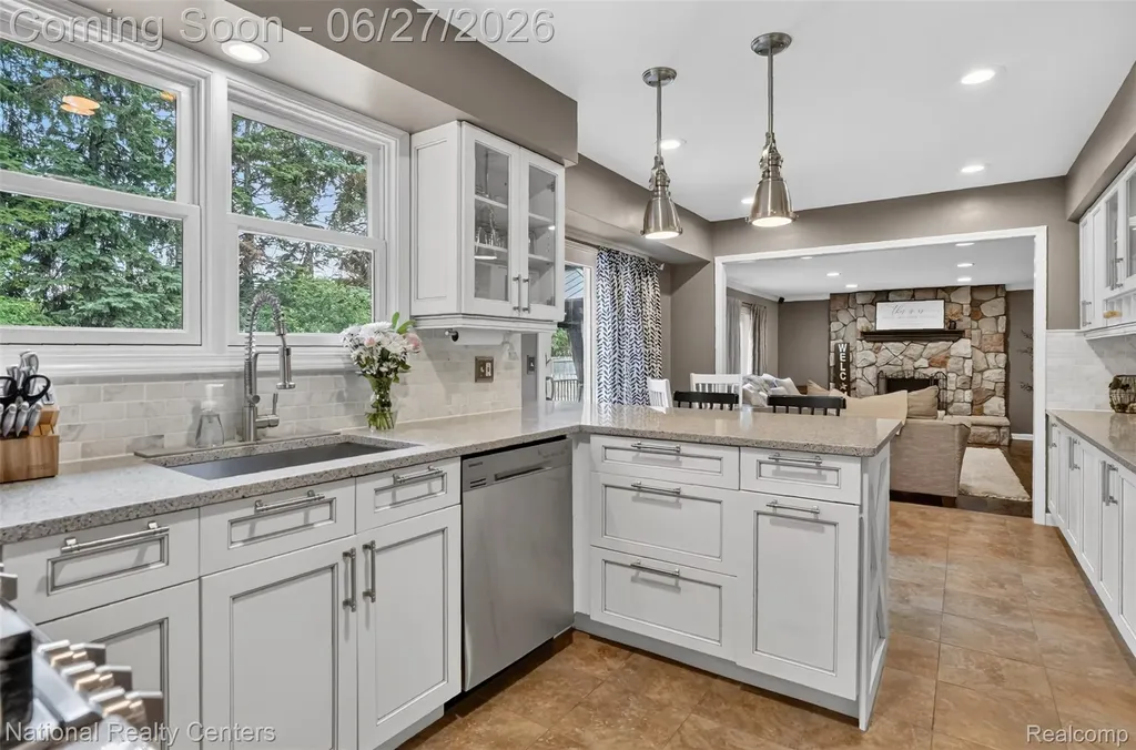 19682 Stamford Drive Livonia City MI 48152