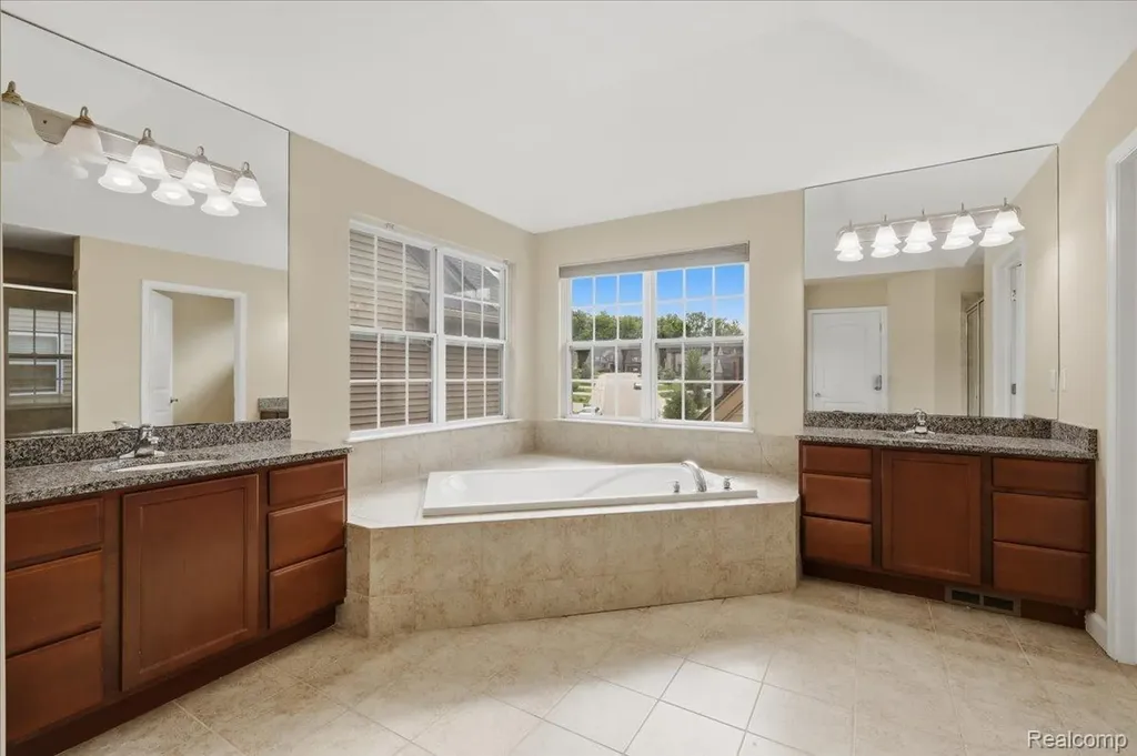 4810 E Stonegate Circle Orion Charter Township MI 48359