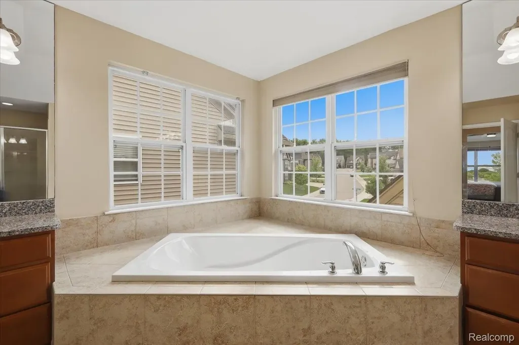 4810 E Stonegate Circle Orion Charter Township MI 48359