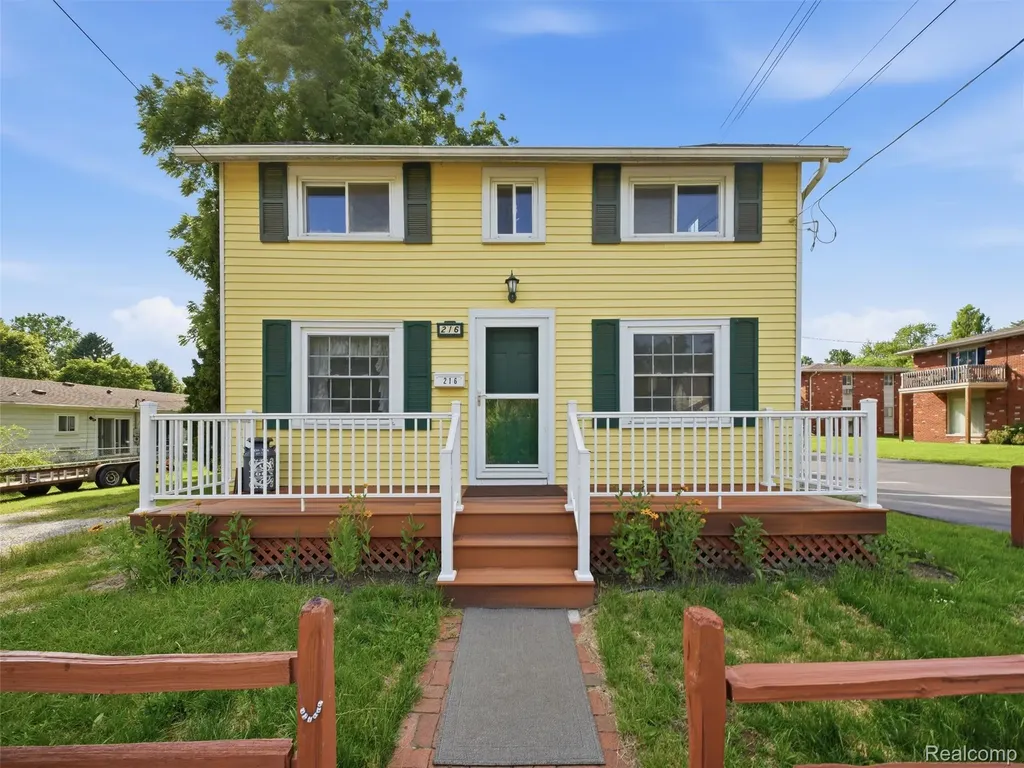216 Bush Street Howell City MI 48843