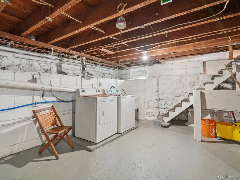 216 Bush Street Howell City MI 48843