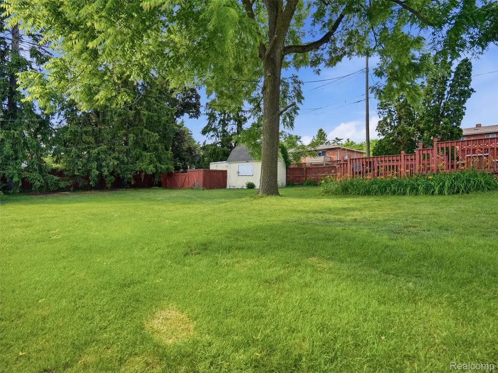 216 Bush Street Howell City MI 48843