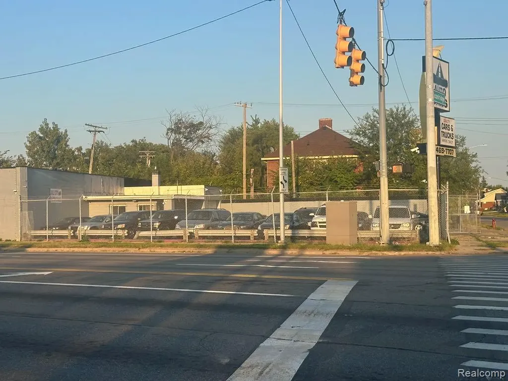 13400 Gratiot Avenue Detroit City MI 48205