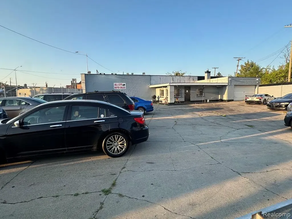 13400 Gratiot Avenue Detroit City MI 48205