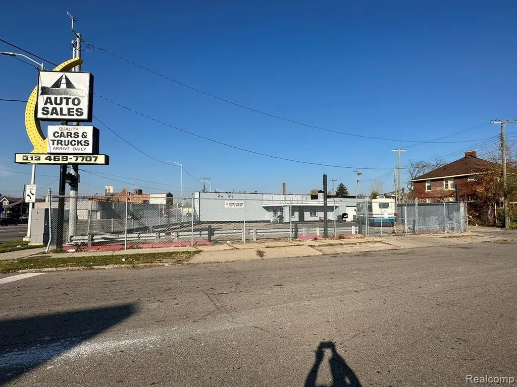 13400 Gratiot Avenue Detroit City MI 48205
