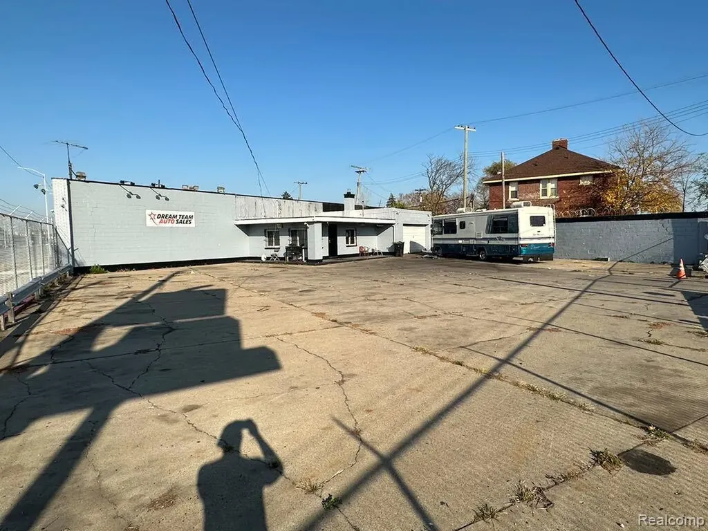 13400 Gratiot Avenue Detroit City MI 48205