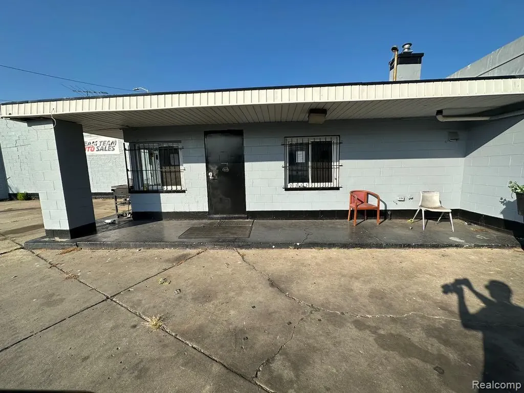 13400 Gratiot Avenue Detroit City MI 48205