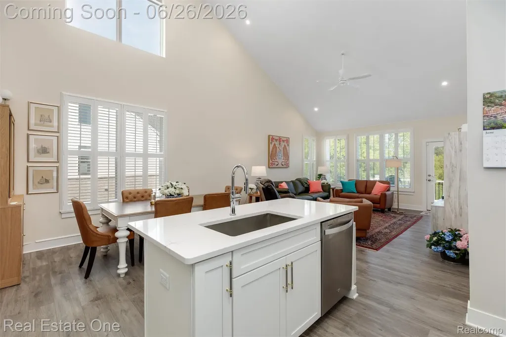 5318 Trail Vista Drive West Bloomfield Charter Township MI 48323