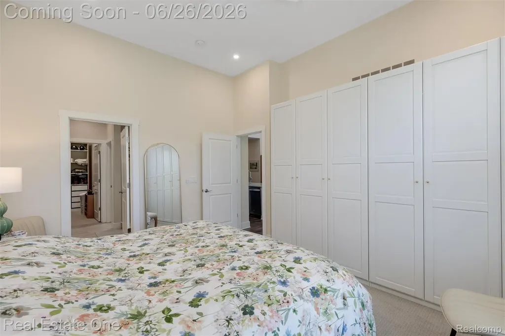 5318 Trail Vista Drive West Bloomfield Charter Township MI 48323