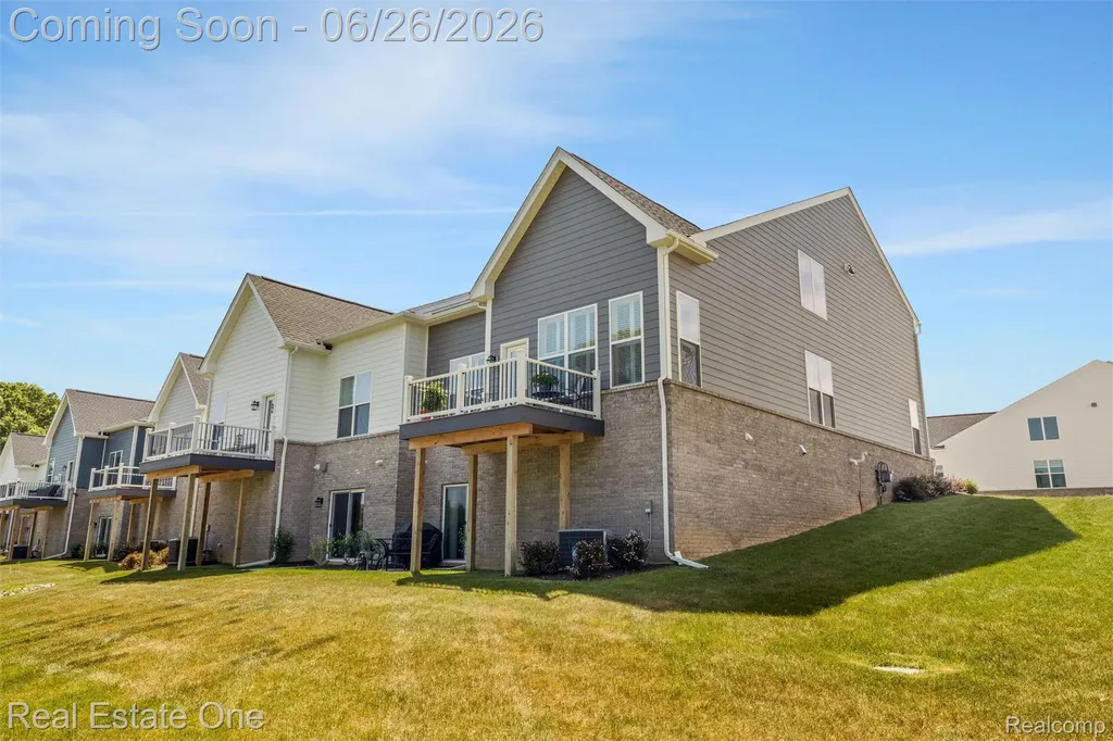 5318 Trail Vista Drive West Bloomfield Charter Township MI 48323