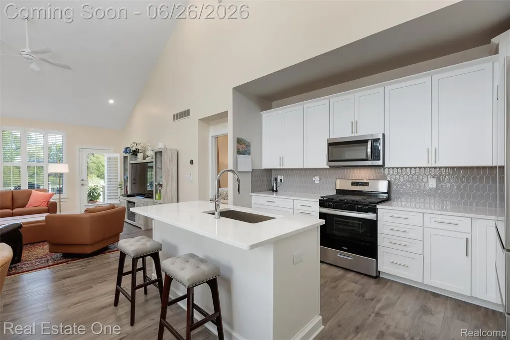 5318 Trail Vista Drive West Bloomfield Charter Township MI 48323