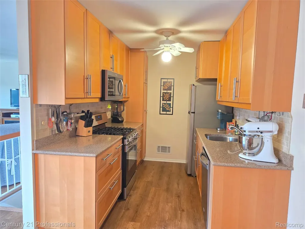 40318 Newport Drive Plymouth Charter Township MI 48170