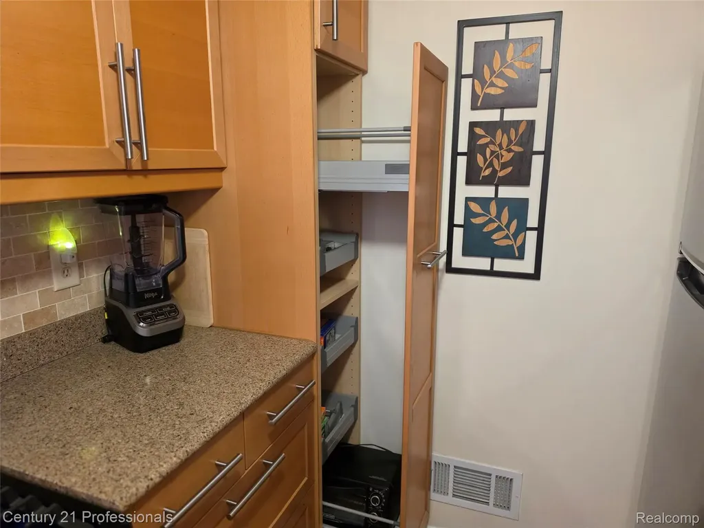 40318 Newport Drive Plymouth Charter Township MI 48170