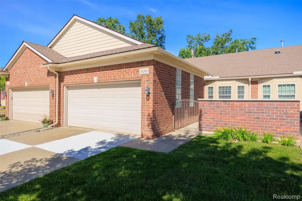 49290 Wayburn Drive Macomb Township MI 48042
