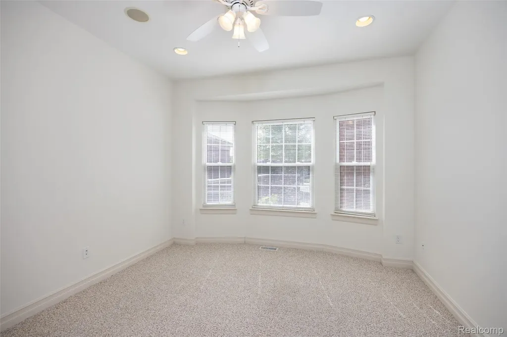 49290 Wayburn Drive Macomb Township MI 48042