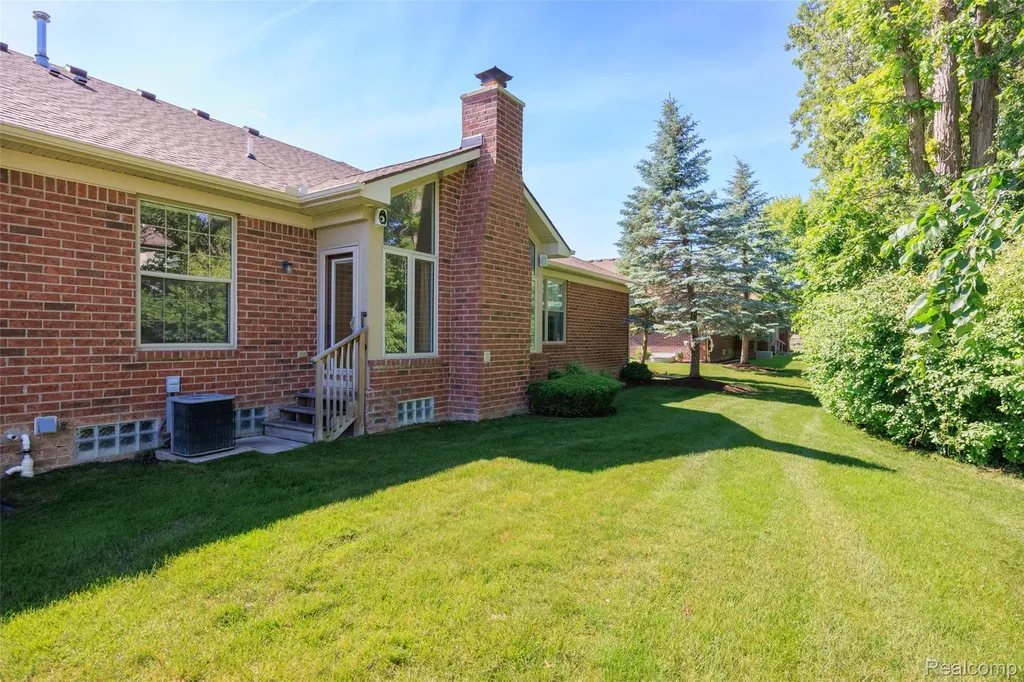 49290 Wayburn Drive Macomb Township MI 48042