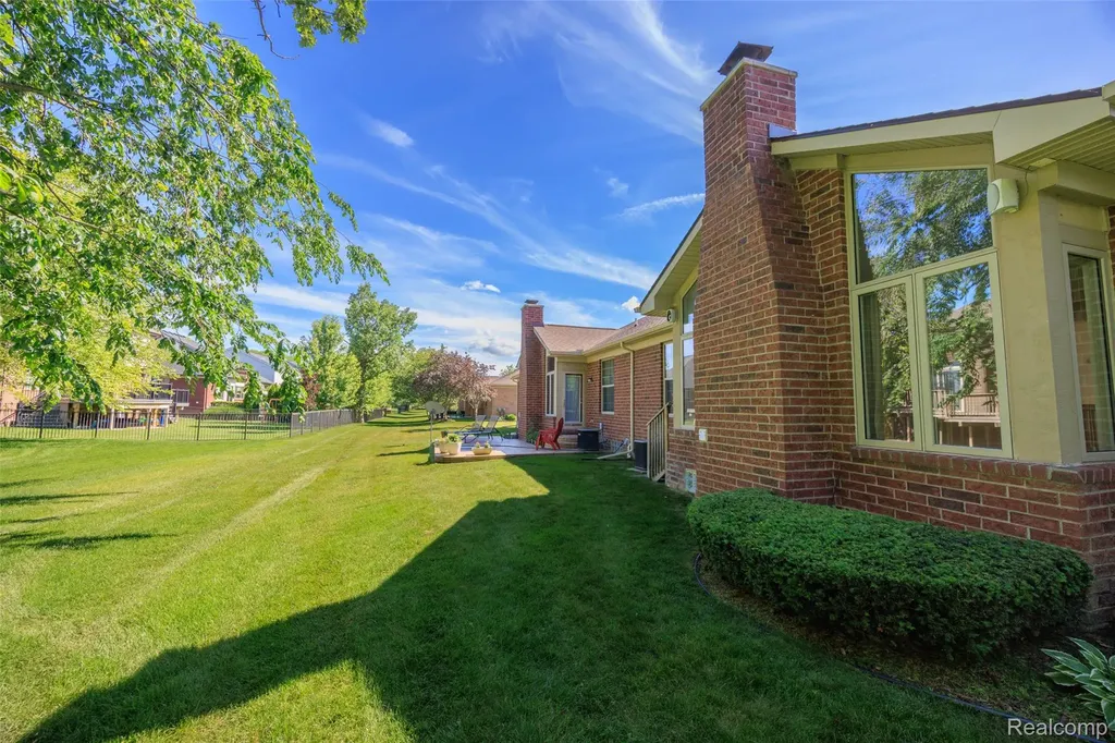 49290 Wayburn Drive Macomb Township MI 48042