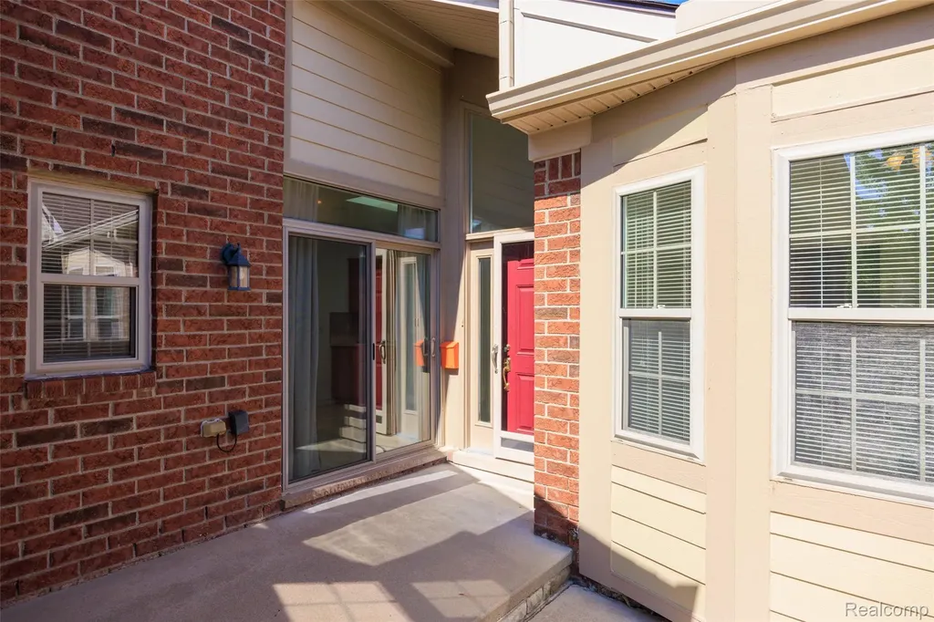 49290 Wayburn Drive Macomb Township MI 48042