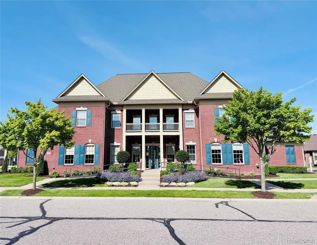 49290 Wayburn Drive Macomb Township MI 48042