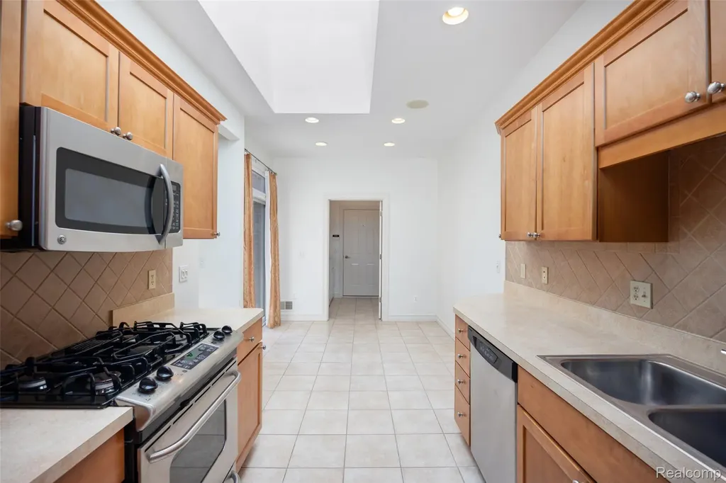 49290 Wayburn Drive Macomb Township MI 48042