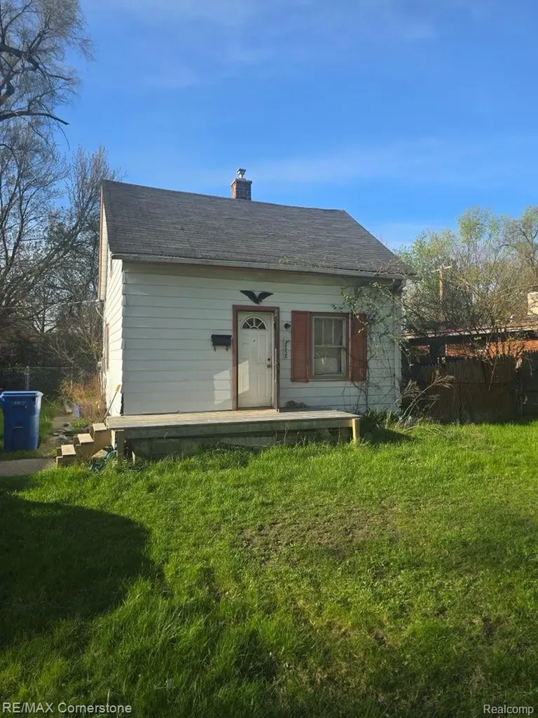 28658 Glenwood Street Inkster City MI 48141