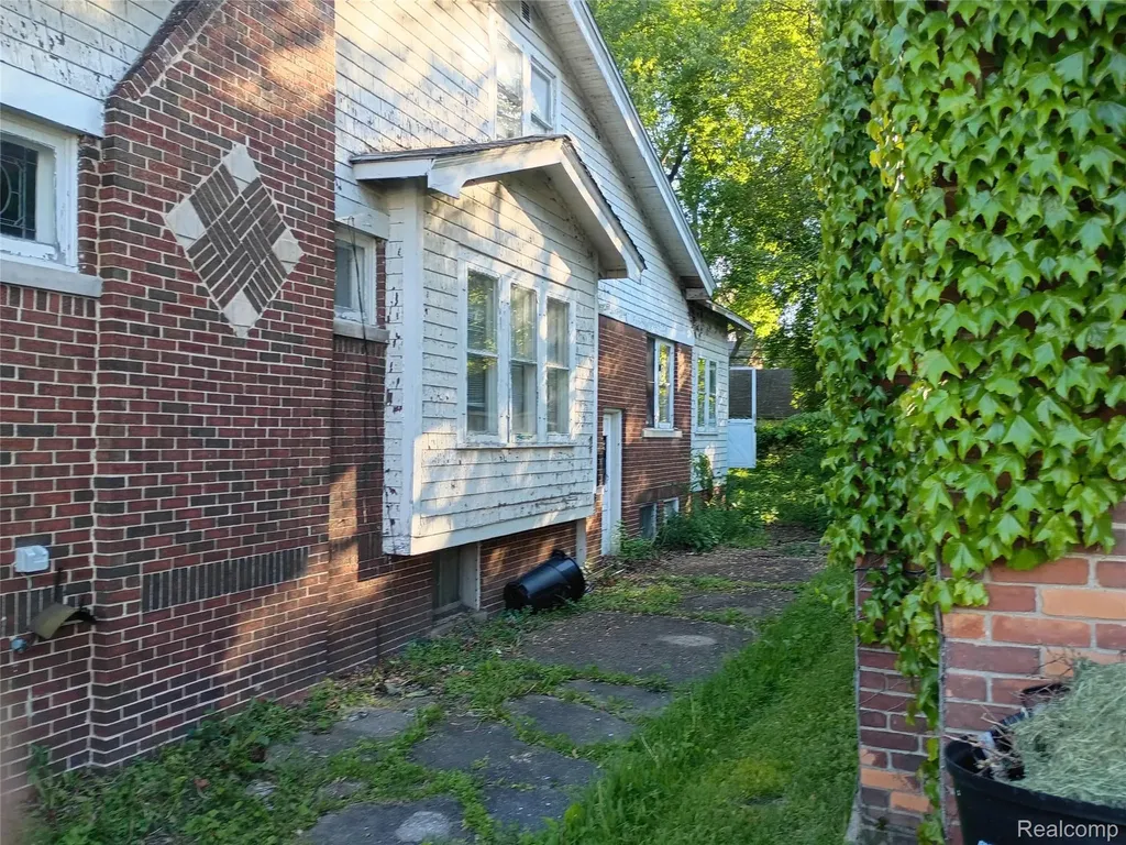 229 Chalmers Street Detroit City MI 48215