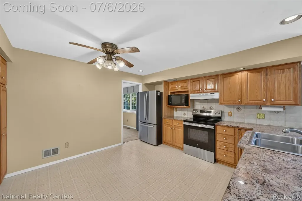6611 Paul Revere Lane Canton Charter Township MI 48187
