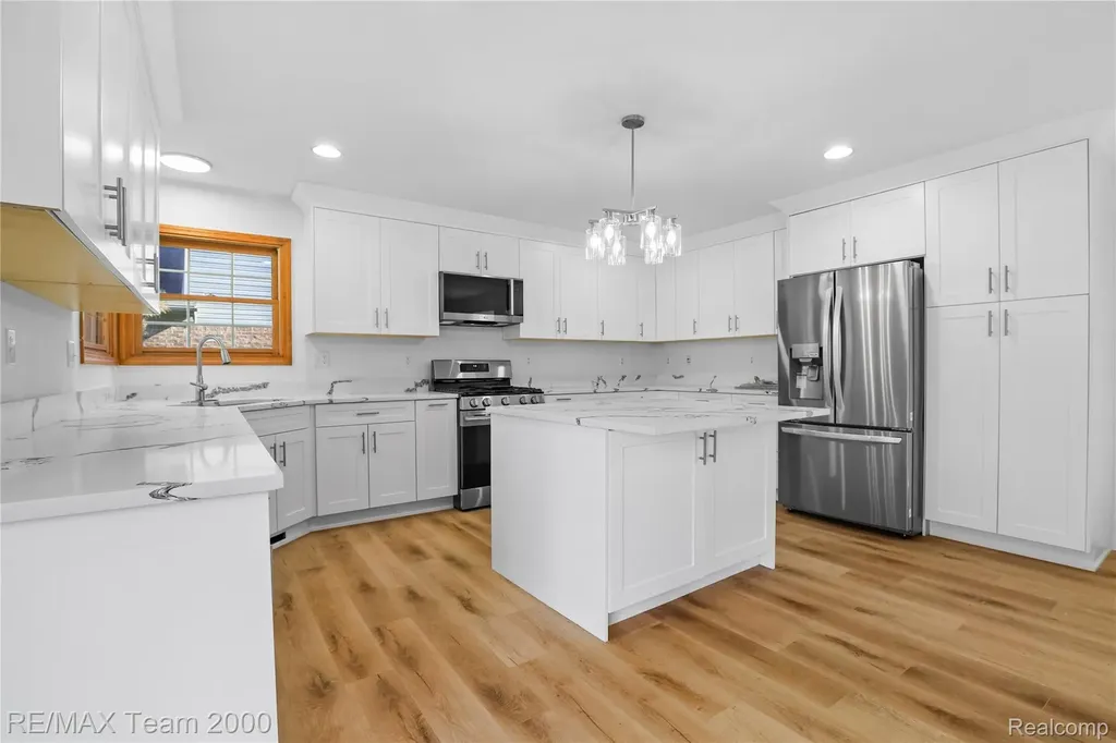23888 Leighwood Drive Woodhaven City MI 48183