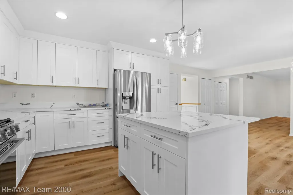 23888 Leighwood Drive Woodhaven City MI 48183