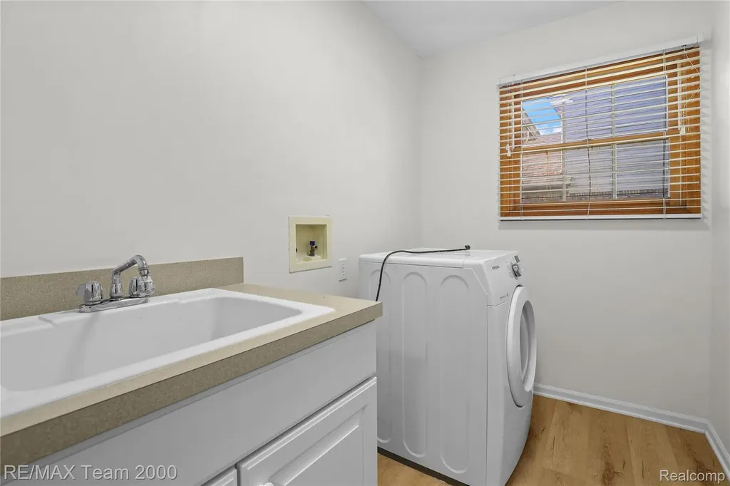 23888 Leighwood Drive Woodhaven City MI 48183
