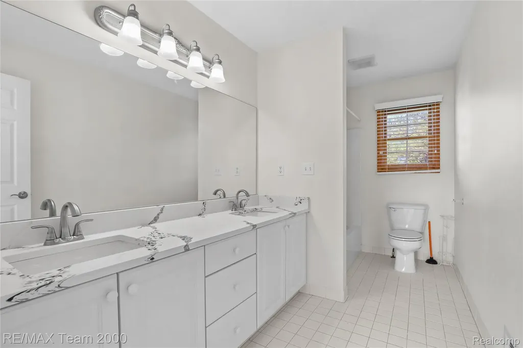 23888 Leighwood Drive Woodhaven City MI 48183