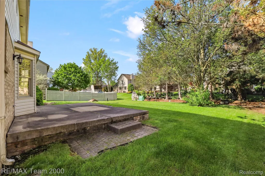 23888 Leighwood Drive Woodhaven City MI 48183
