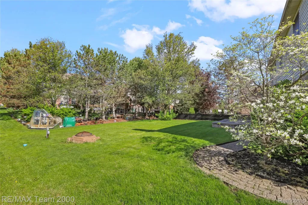 23888 Leighwood Drive Woodhaven City MI 48183