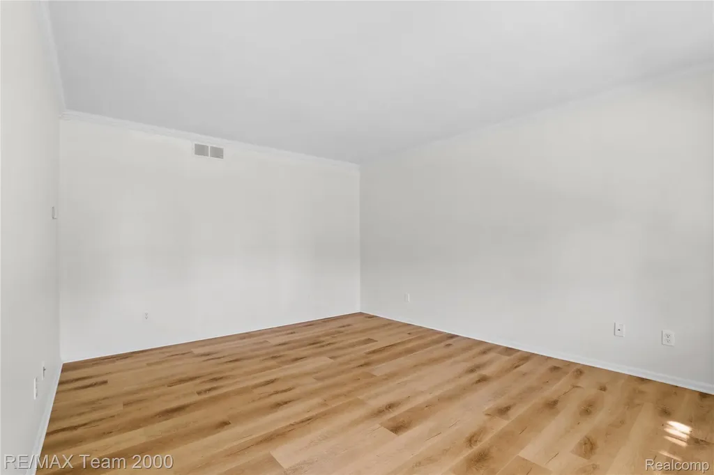 23888 Leighwood Drive Woodhaven City MI 48183