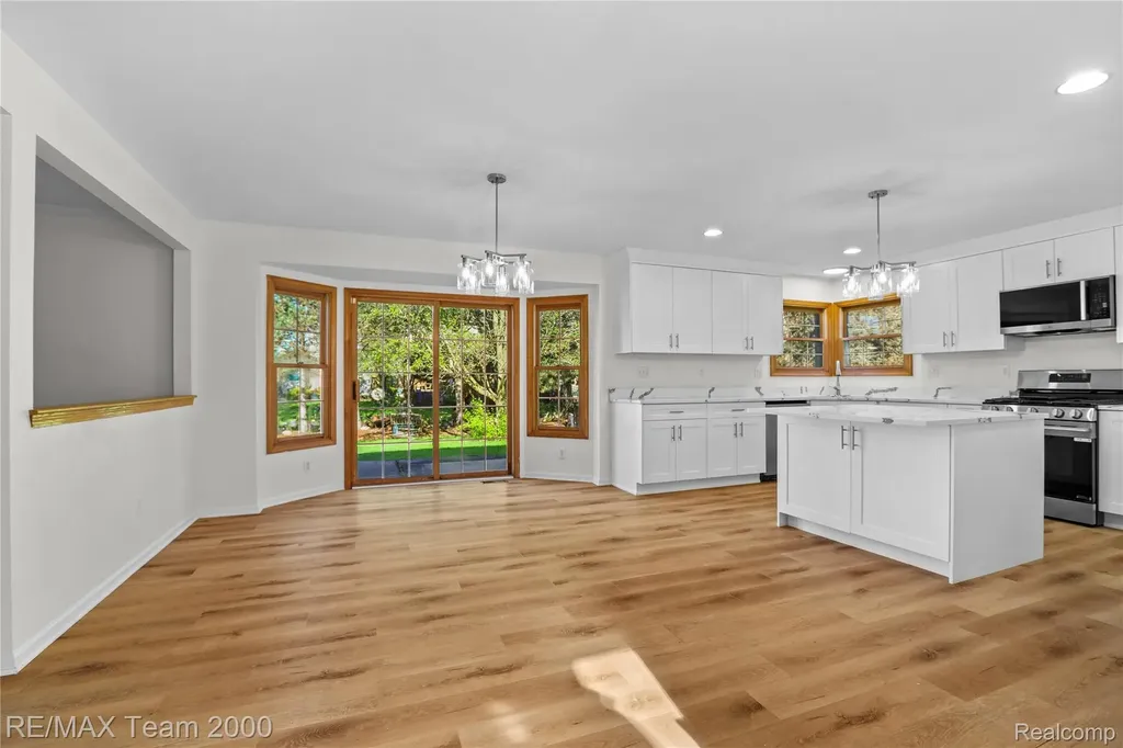 23888 Leighwood Drive Woodhaven City MI 48183