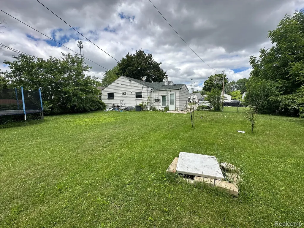 29009 Dawson Street Garden City City MI 48135