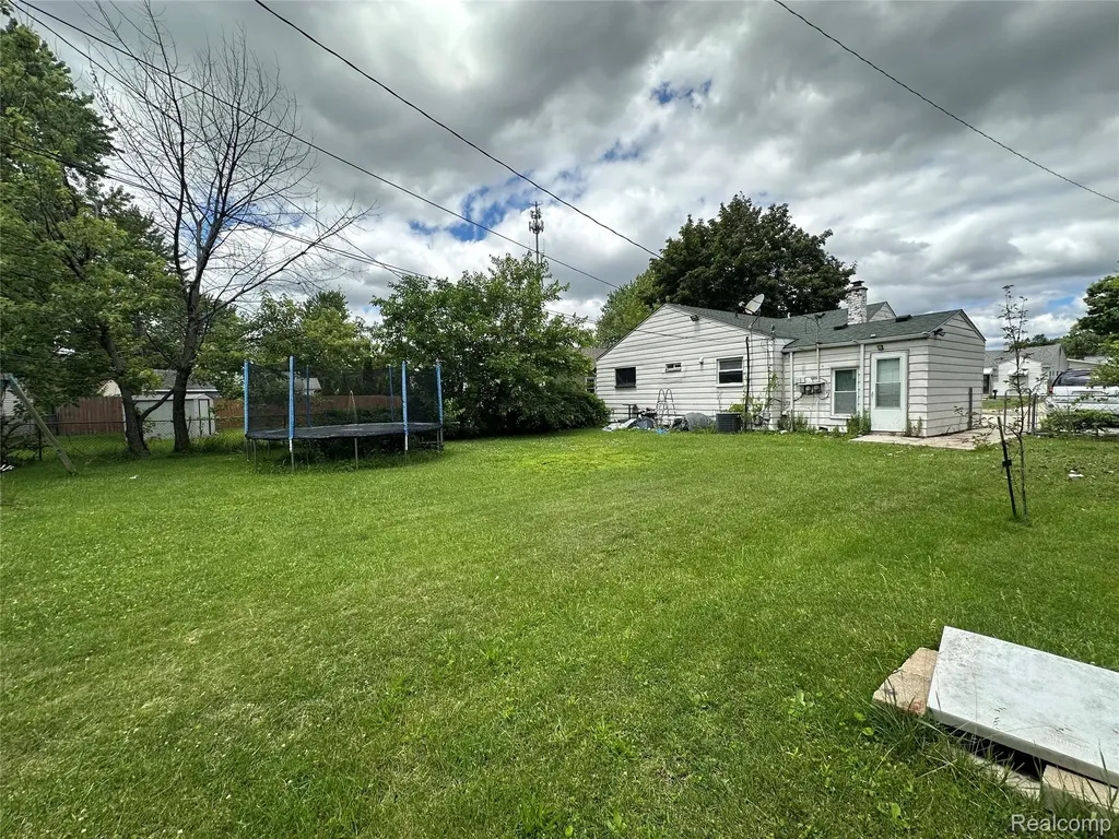 29009 Dawson Street Garden City City MI 48135