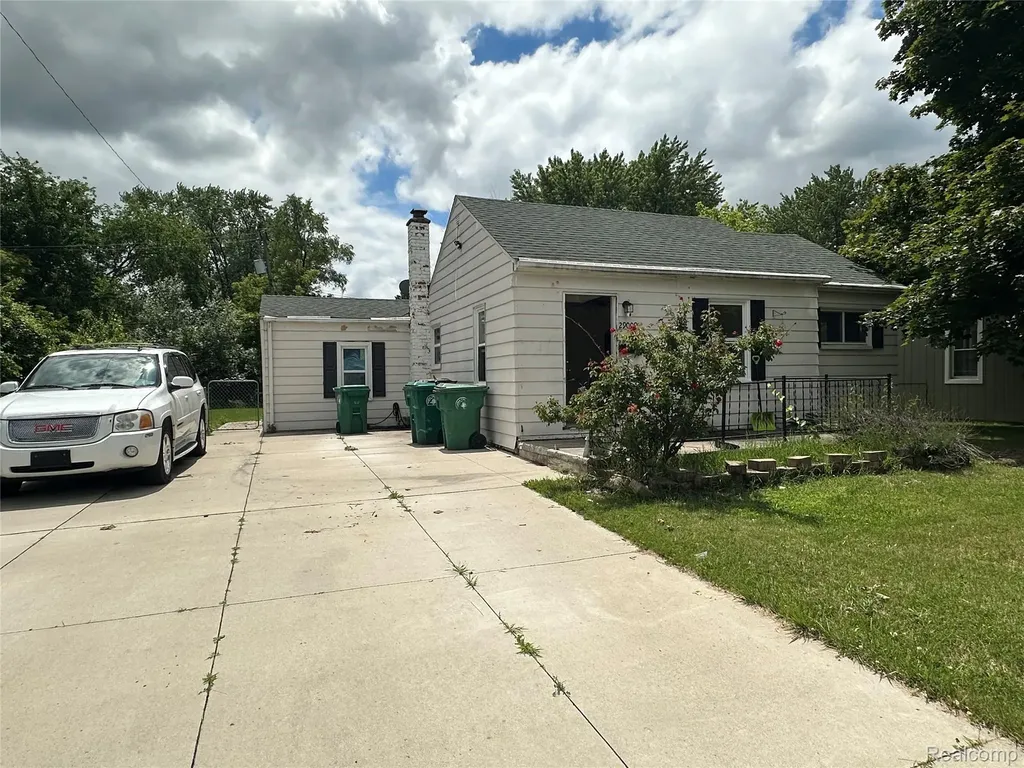29009 Dawson Street Garden City City MI 48135
