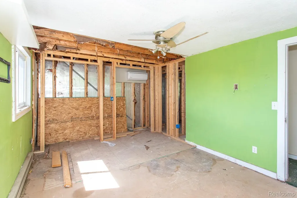3465 Phillips Avenue Berkley City MI 48072