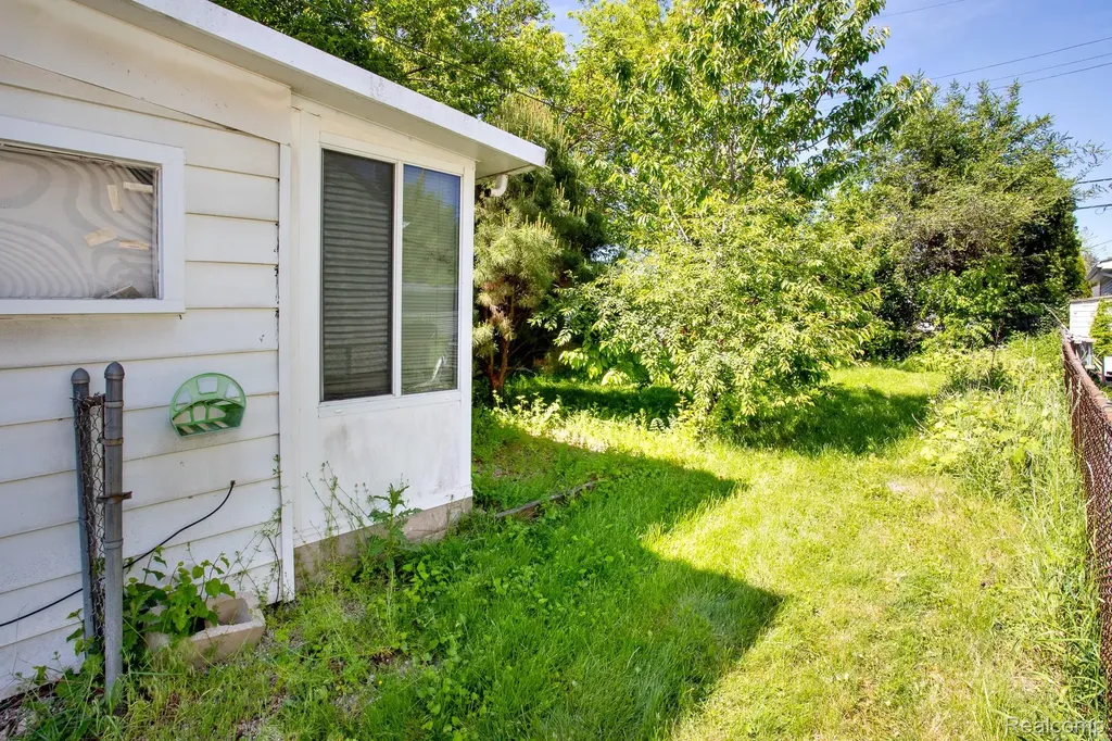 3465 Phillips Avenue Berkley City MI 48072