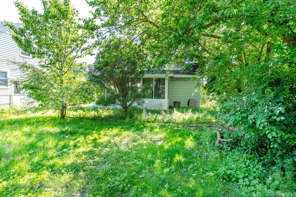 3465 Phillips Avenue Berkley City MI 48072