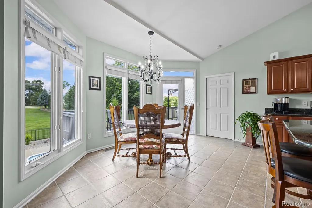 1131 Thorn Ridge Drive Hartland Township MI 48843
