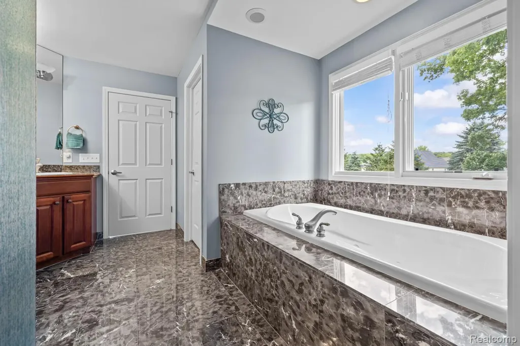 1131 Thorn Ridge Drive Hartland Township MI 48843