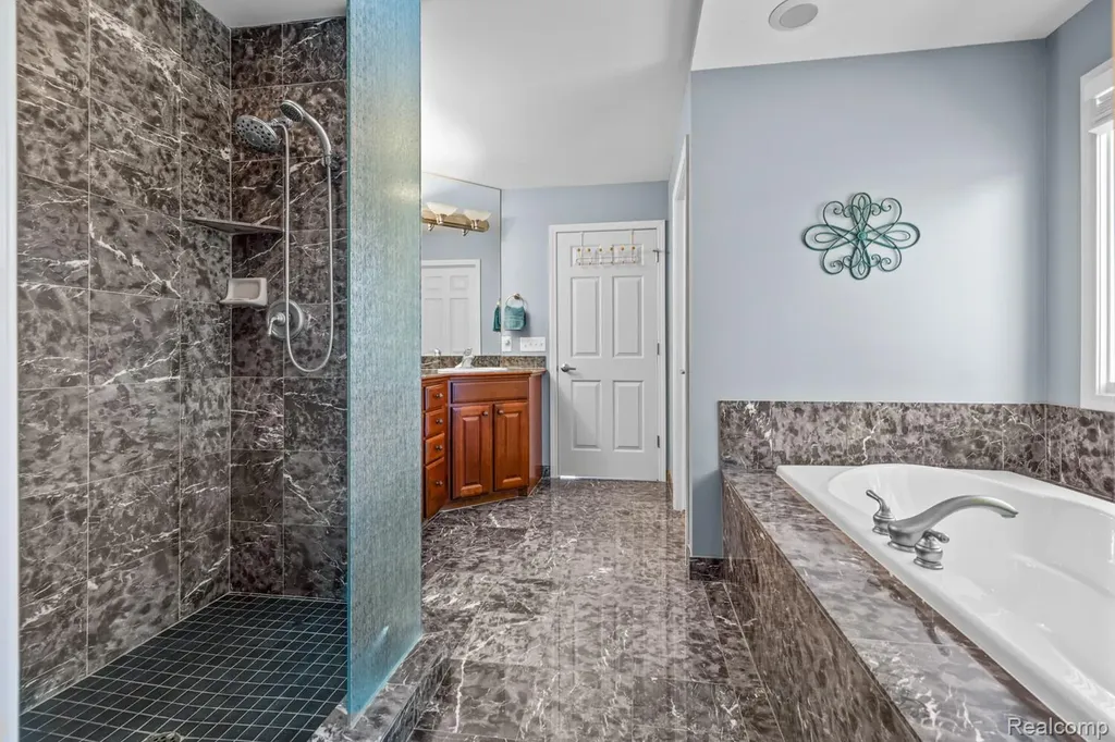 1131 Thorn Ridge Drive Hartland Township MI 48843