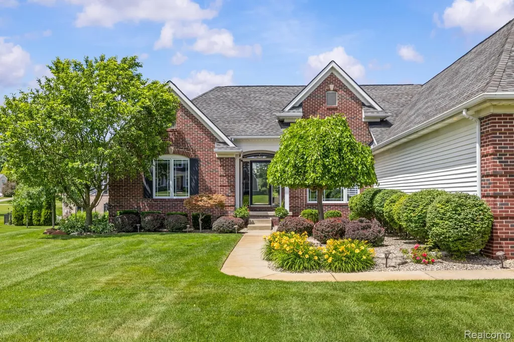 1131 Thorn Ridge Drive Hartland Township MI 48843