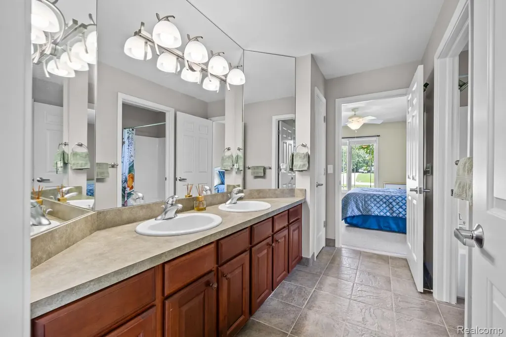 1131 Thorn Ridge Drive Hartland Township MI 48843