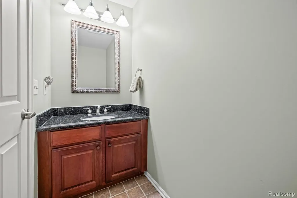 1131 Thorn Ridge Drive Hartland Township MI 48843