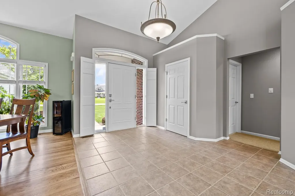 1131 Thorn Ridge Drive Hartland Township MI 48843