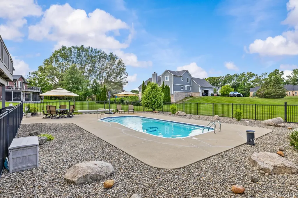 1131 Thorn Ridge Drive Hartland Township MI 48843