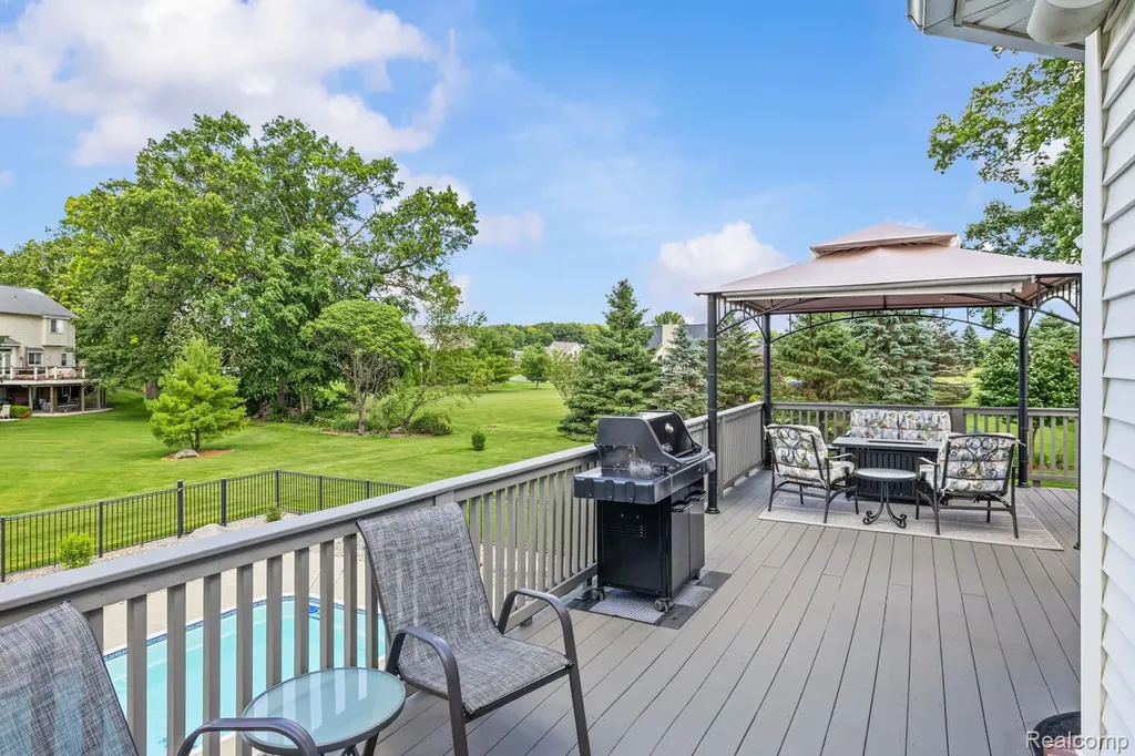 1131 Thorn Ridge Drive Hartland Township MI 48843